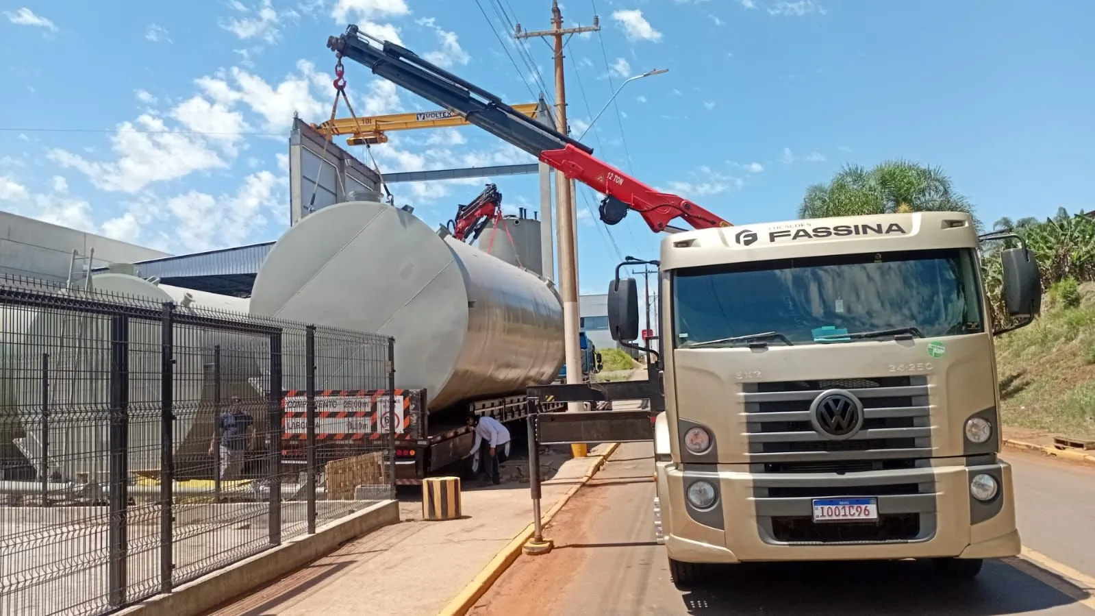 Movimentação de tanque industrial